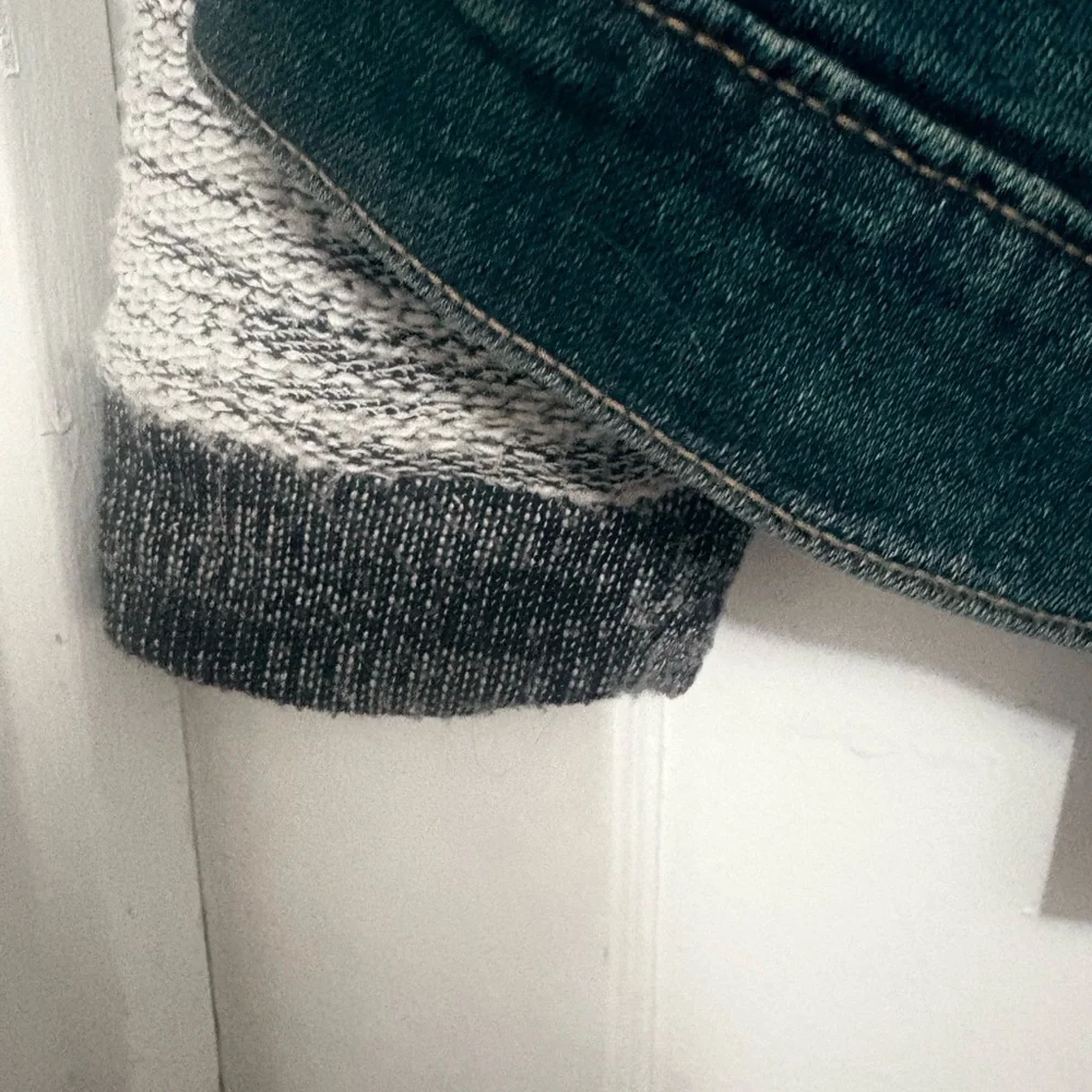 Torrid Denim‎ Jacket with Gray terry Sleeves size 3X - Picture 8 of 8